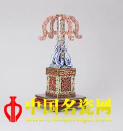 清乾隆粉彩缠枝螭龙攀柱纹帽冠