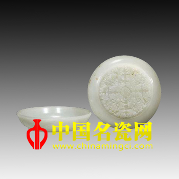 中国名瓷网 清乾隆 白玉菊花纹盖盒

