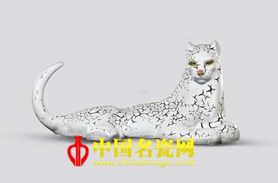 周国桢 雪豹瓷雕