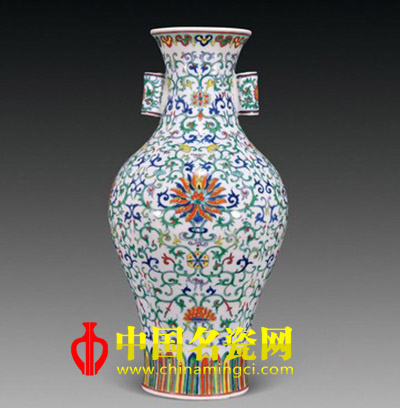 清雍正 斗彩缠枝花卉纹双耳瓶