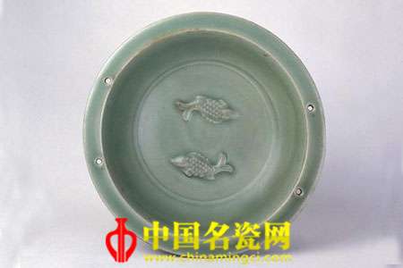 青釉塑贴双鱼纹洗