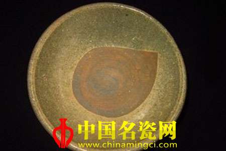 “官”字款不是“官窑”之意