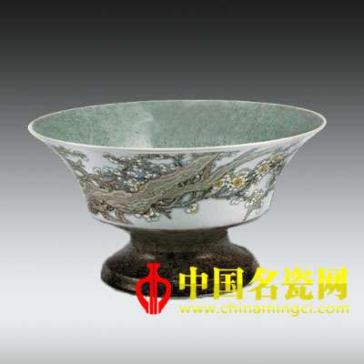 粉彩“虬梅”高足碗