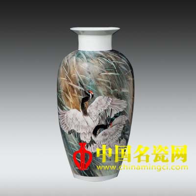 芦荡鹤鸣 粉彩瓷瓶