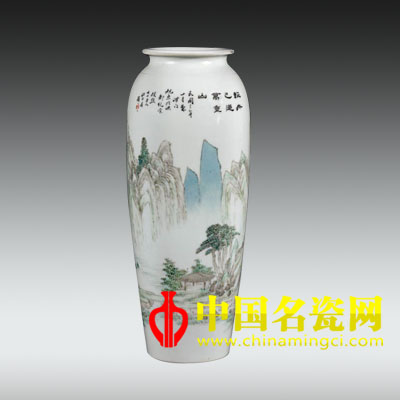 轻舟已过万重山 浅绛彩诗景图纹尊