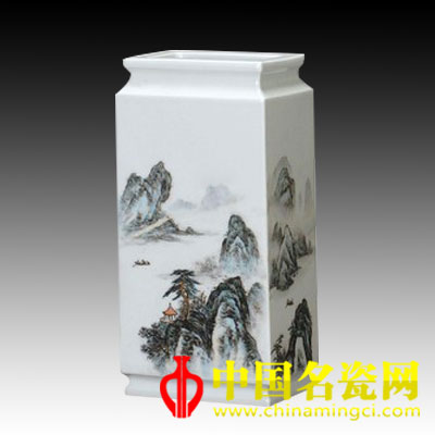 汪桂英 青山绿野四方镶器粉彩瓷瓶