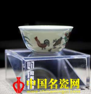 上海龙美术馆展出2.8亿港元天价斗彩鸡缸杯