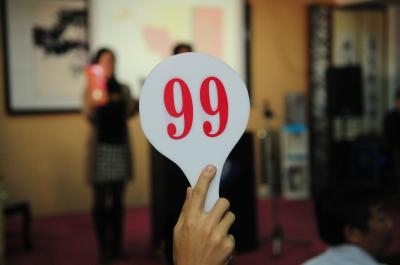 拍卖场上的那些“托儿”