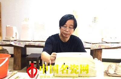 中国当代学院派陶瓷艺术的领军人——黄焕义