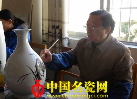 妙笔传神、雅俗共赏——彭荣新