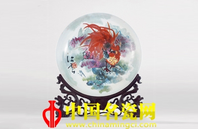 瓷盘上的皮球花