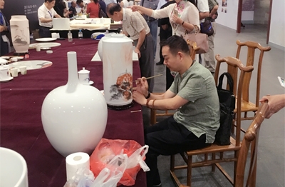 高义生参加国之瑰宝，中国景德镇陶瓷文化展