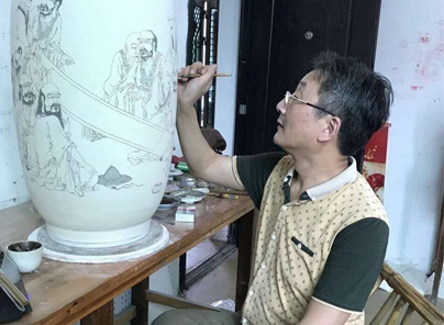 浅谈现代青花人物创作的继承与创新关系