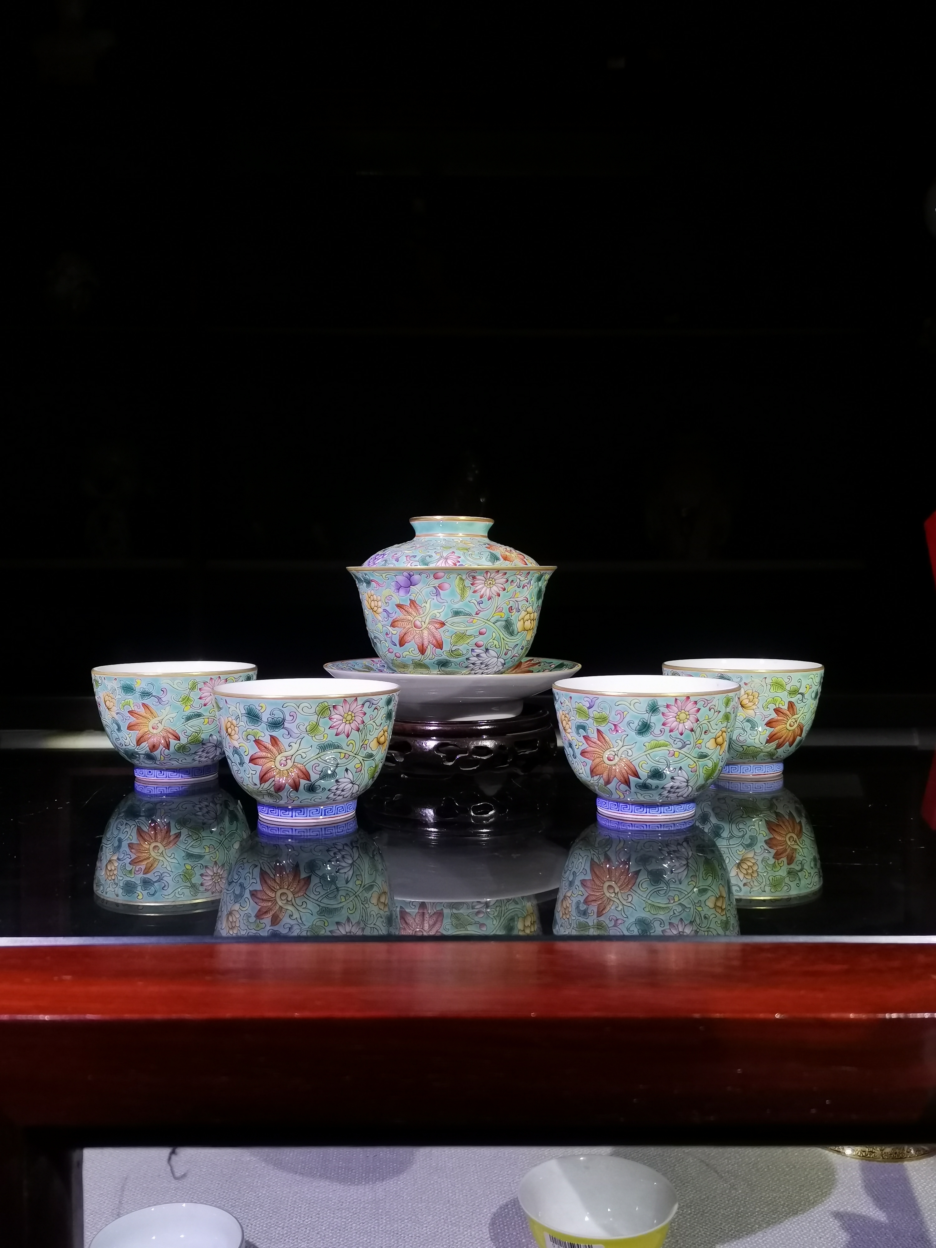 翡翠地满工穿枝莲茶具套组