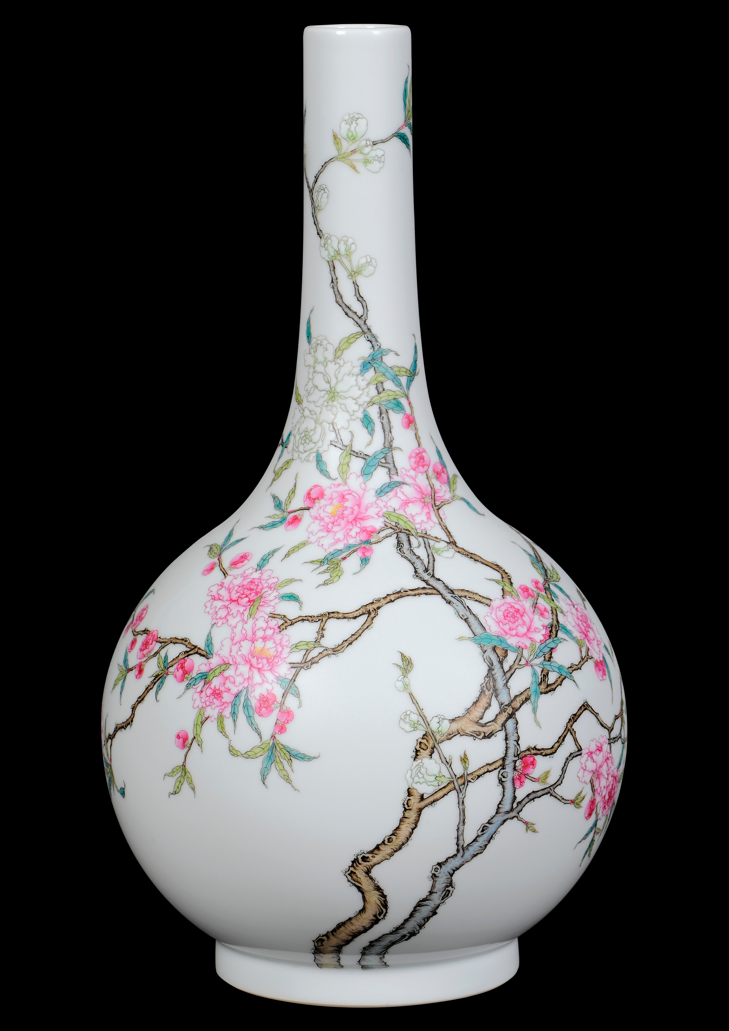 粉彩花卉长颈瓶