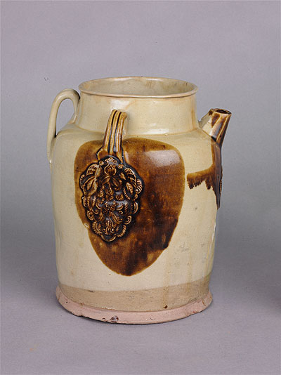 长沙窑青釉褐斑贴花椰枣纹瓷壶