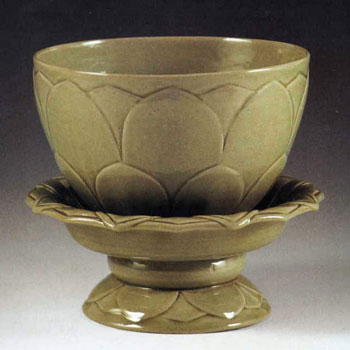 &nbsp; 越窑青瓷莲花碗