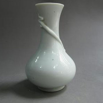 明代德化窑蟠龙净瓶