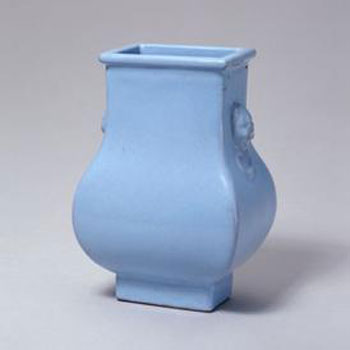 清宜兴窑天蓝釉铺首方壶