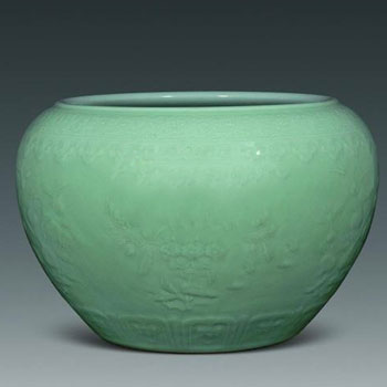 粉青釉凸花折枝花果纹卷缸