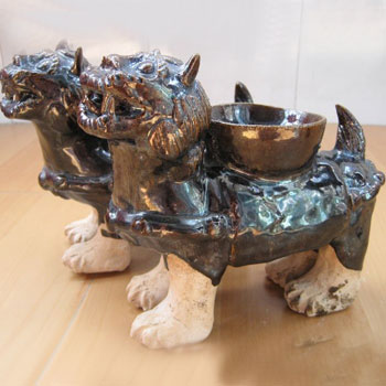  辽阳冮官窑辽金酱釉瓷狮子