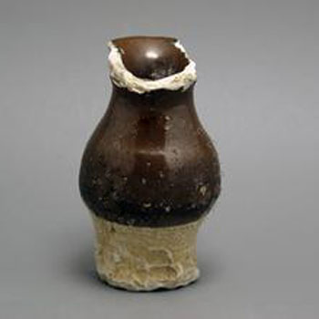 辽·龙泉务窑酱釉小瓶残器