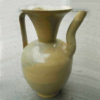 五代衡阳窑青瓷曲流壶