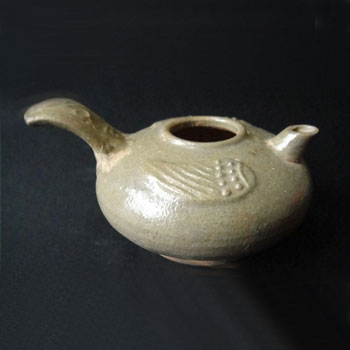 唐衡阳窑青瓷燕尾小水注