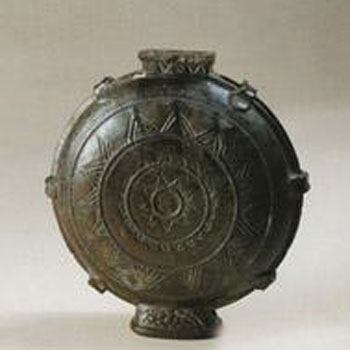 缸瓦窑黄釉印花穿带扁壶